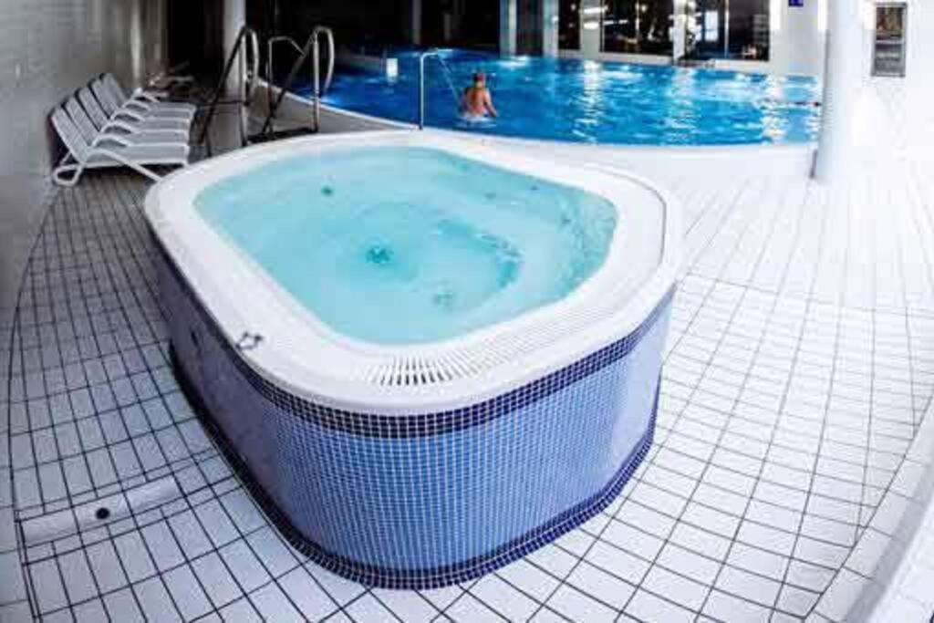 Premium Apartment For Old Town & Jewish Quarter - Balcony Plus Pool Onsite Krakow Exterior photo